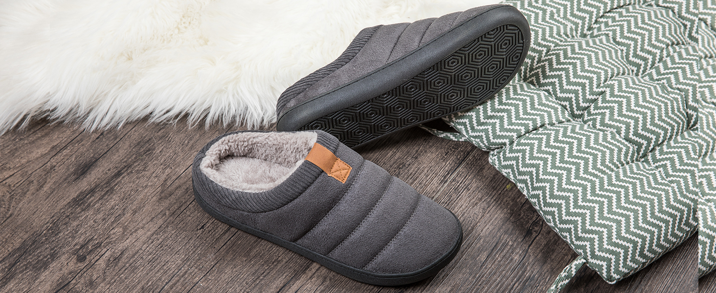 Чоловічі тапочки зимові теплі м'які комфортні з піною пам'яті протиковзкі для дому та вулиці 45/46 EU чорні