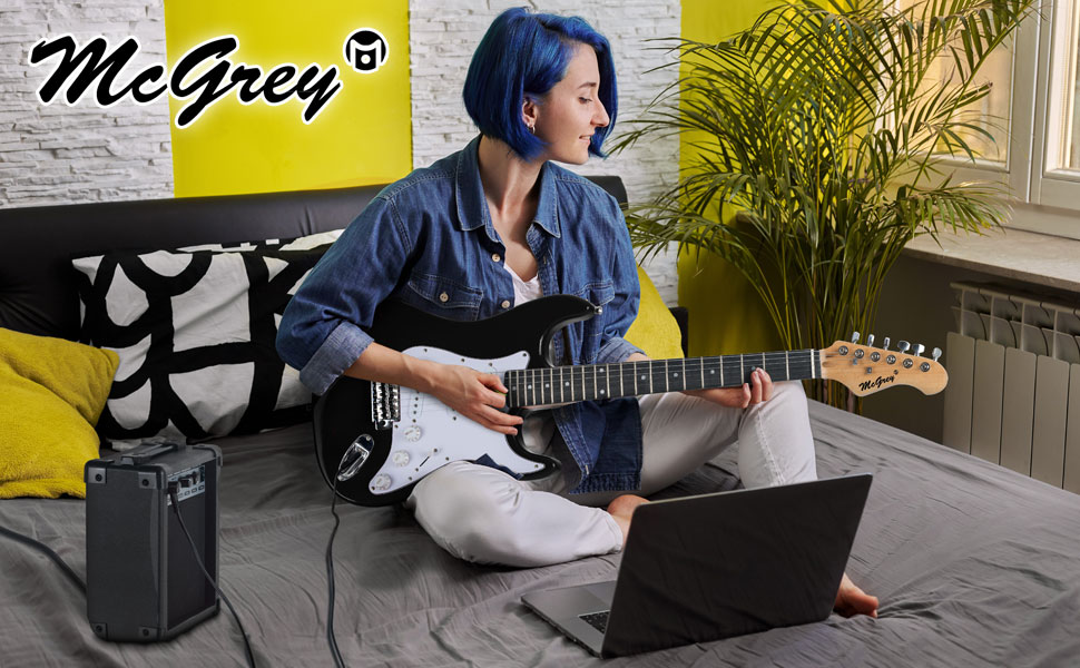 McGrey Rockit ST Комплект електрогітари (8-частинний стартовий набір: гітара, підсилювач, запасні струни, гітарний чохол, тюнер, медіатори, ремінь та гітарний кабель) (Чорний)