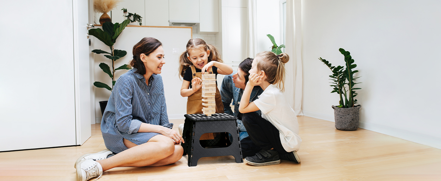 Складний стілець HOUSE DAY 27см чорний: міцний, з антиковзними ніжками та ручкою, для кухні, ванної, дитячої кімнати, кемпінгу, вантажопідйомність 150кг