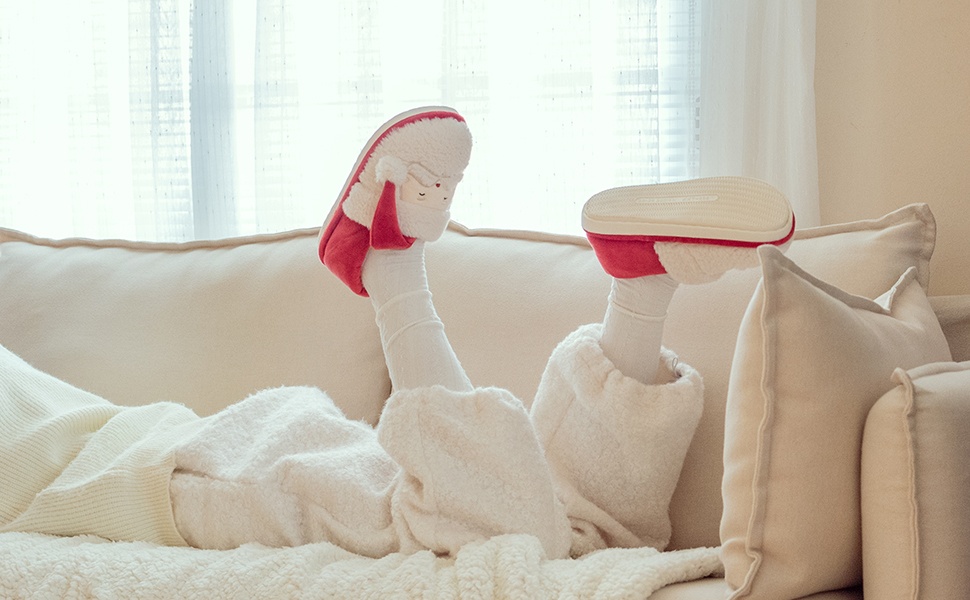 Тапочки домішки жіночі чоловічі зимові - Теплі плюшеві тапочки з меморі-піною та штучним хутром, антиковзкі тапочки для дому/на вулицю, зручні сліпони для всієї родини (обгортка Санта Клауса на п'яті, 39/40 EU)