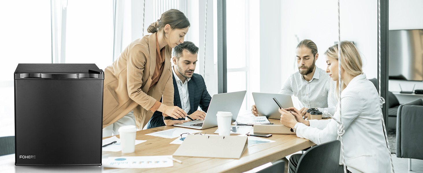 Міні-холодильник FOHERE 46L з відділенням для льоду | Компактний холодильник | Регулювання температури, енергозбереження, тиха робота | Холодильник для напоїв, ідеальний для офісу, кемпінгу та геймінгу | Змінний бік відкривання дверцят | Чорний