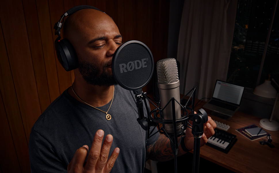 Мікрофон RØDE NT1-A з нирковою характеристикою, комплект: пауза, поп-фільтр, XLR-кабель. Ідеально для запису вокалу, музики, стрімінгу та подкастингу