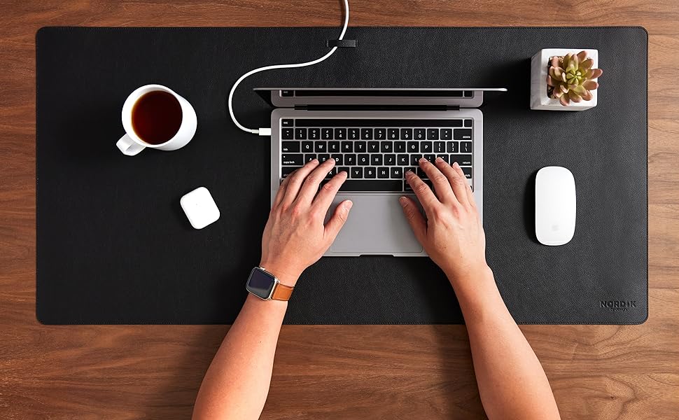 Підкладка на стіл Nordik зі шкіри, органайзер для кабелів (Pebble Black 35x43.2 см) - преміум килимок для миші для дому та офісу, веганський захист столу