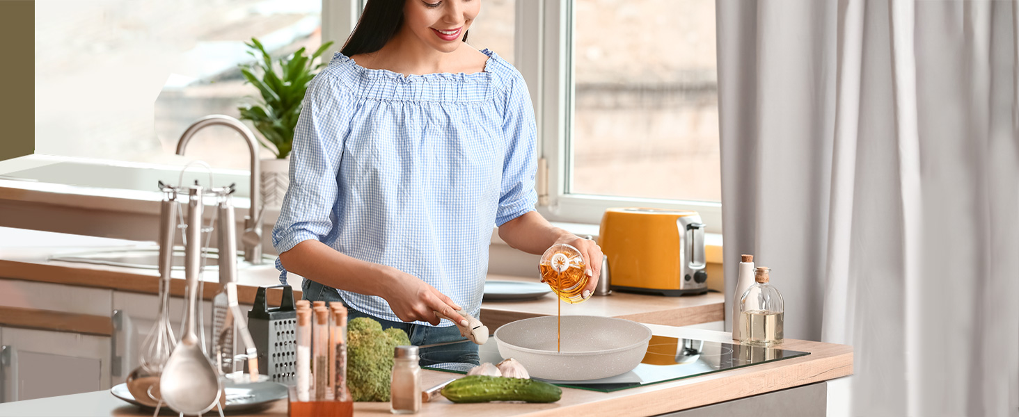 Набір посуду RIOVARM з індукційним дном, 15 предметів: каструлі та сковороди з антипригарним гранітним покриттям та знімними ручками, кришки з силікону. Без PFOA.