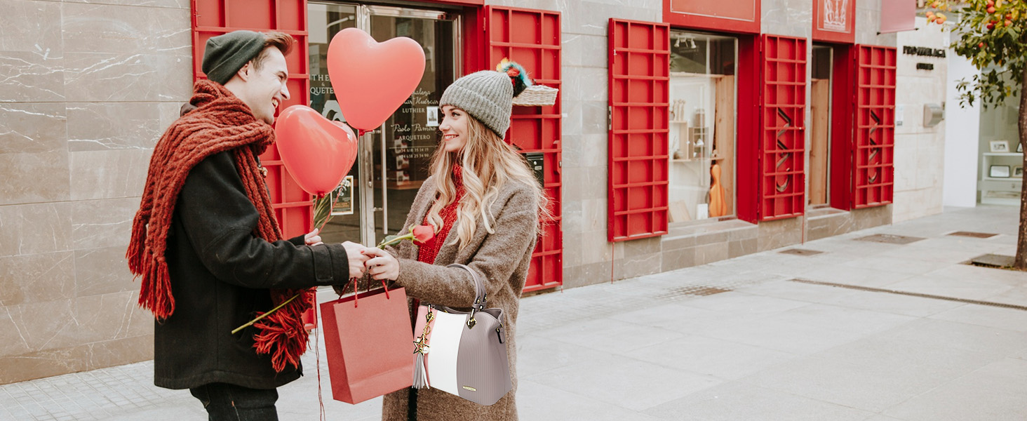 Сумка Pomelo Best жіноча через плече багатокольорова смугаста з внутрішніми кишенями сіро-рожева
