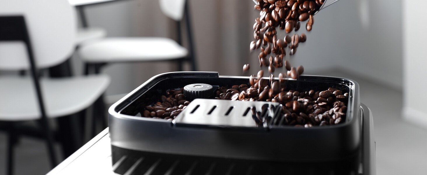 Кавомашина De'Longhi Magnifica Evo ECAM 292.81.B з LatteCrema, 7 прямих кнопок, 2-купові, чорна