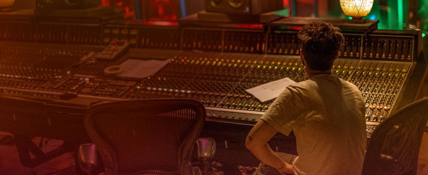 LCT 440 Pure - XLR конденсаторний мікрофон з 1' капсулою: ідеальний для вокалу, інструментів, подкастів та стрімінгу. У комплекті: мікрофонна павутина, поп-фільтр, вітрозахист та транспортна сумка.