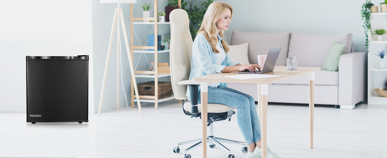 Міні-холодильник FOHERE 46L з відділенням для льоду | Компактний холодильник | Регулювання температури, енергозбереження, тиха робота | Холодильник для напоїв, ідеальний для офісу, кемпінгу та геймінгу | Змінний бік відкривання дверцят | Чорний