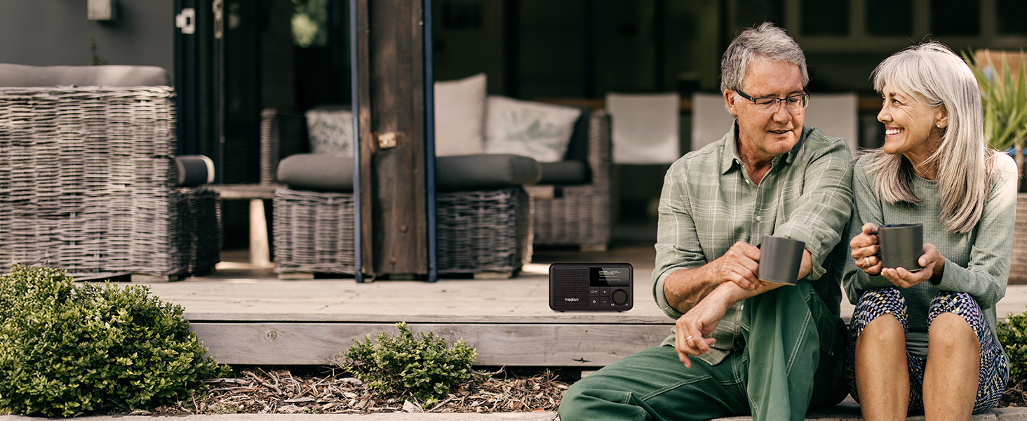 MEDION S66822 Портативне міні-радіо DAB+ з Bluetooth, акумулятор до 6,5 годин, дисплей, телескопічна антена, таймер сну, будильник, AUX, USB-C, зелений (чорний)