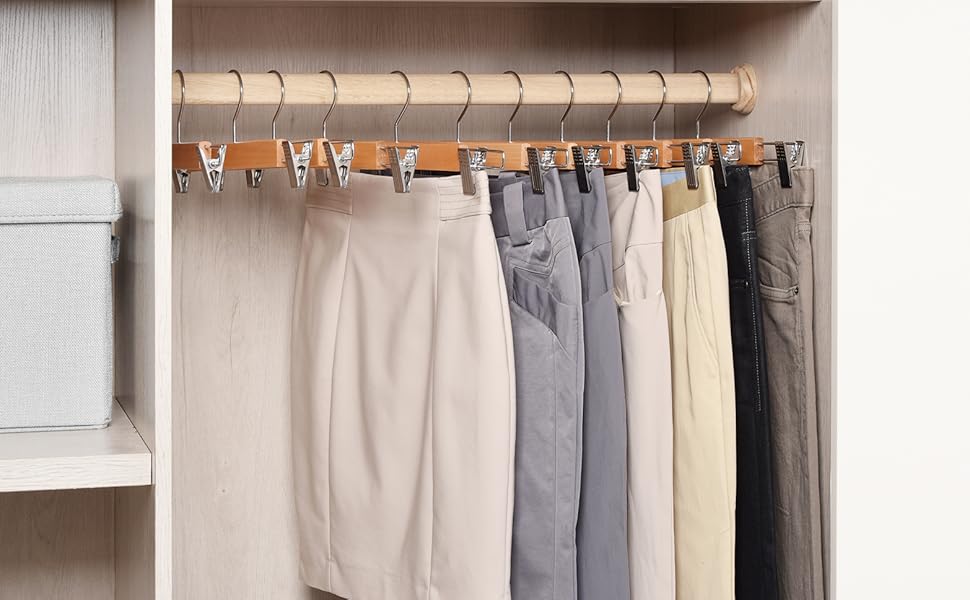 Дерев'яні вішалки для одягу Amber Home, 10 шт., 36 см, білі. Міцні, з антиковзними кліпсами та поворотним гачком. Підходять для штанів, шортів, спідниць, шкарпеток та нижньої білизни.