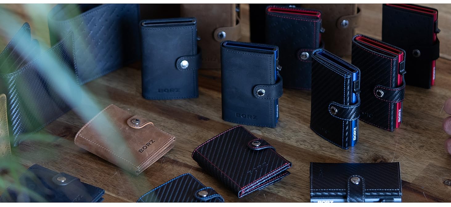 Стильне шкіряне портмоне MAXUS MAGNETIC 2 з відділенням для монет та AirTag, RFID захистом, для карток та грошей, синього кольору