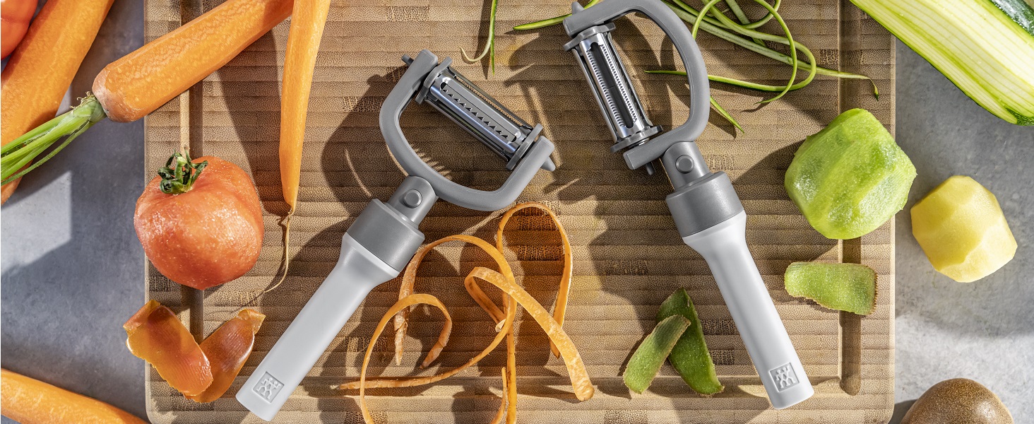 Терка кухонна ZWILLING Z-Cut, багатофункціональна, нержавіюча сталь, 4 змінні насадки, двостороннє натирання, з лотком, сіра