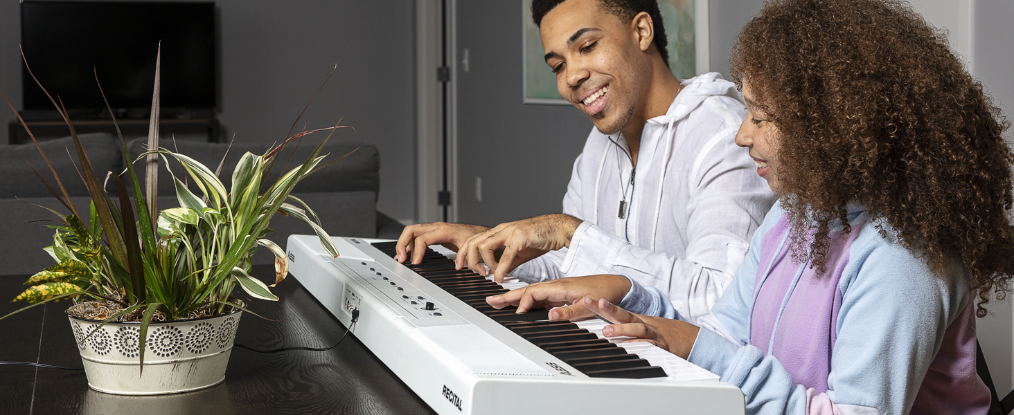 Електронне піаніно Alesis Recital - E Piano 88 клавіш з напівзваженими клавішами, динаміками, 5 преміум-звуками, виходом для навушників, підписка на уроки гри на клавіатурі (біле)