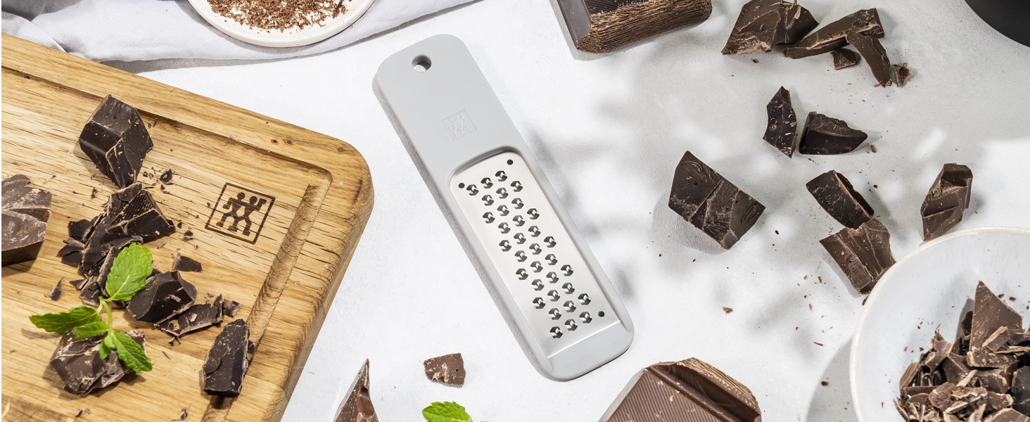 Терка кухонна ZWILLING Z-Cut, багатофункціональна, нержавіюча сталь, 4 змінні насадки, двостороннє натирання, з лотком, сіра