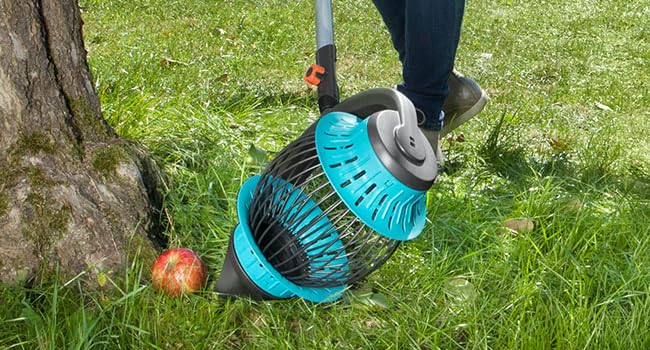 Обсборщик фруктів та горіхів Gardena combisystem Rollsammler, для зручного збору без нахилу, сумісний з ручками Gardena, легке очищення
