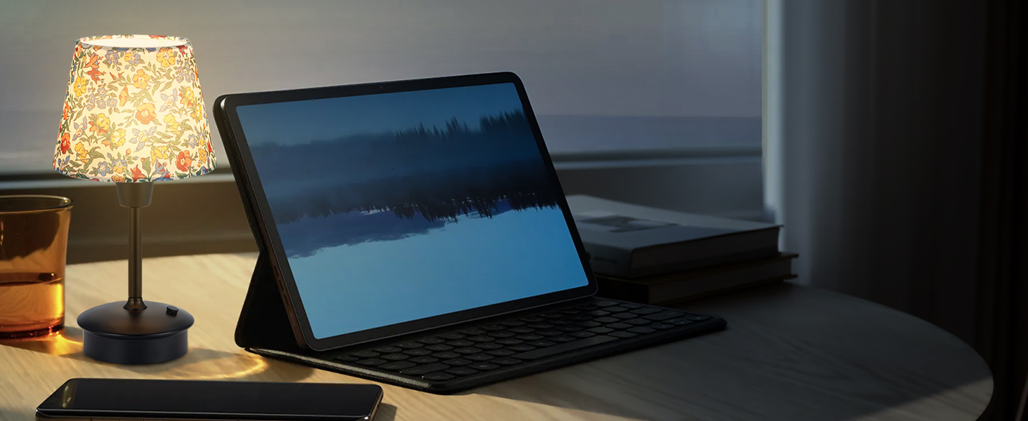 Акумуляторна настільна лампа: портативна, з регулюванням яскравості, для дому та саду. Тканинний абажур, античний метал, квітковий принт