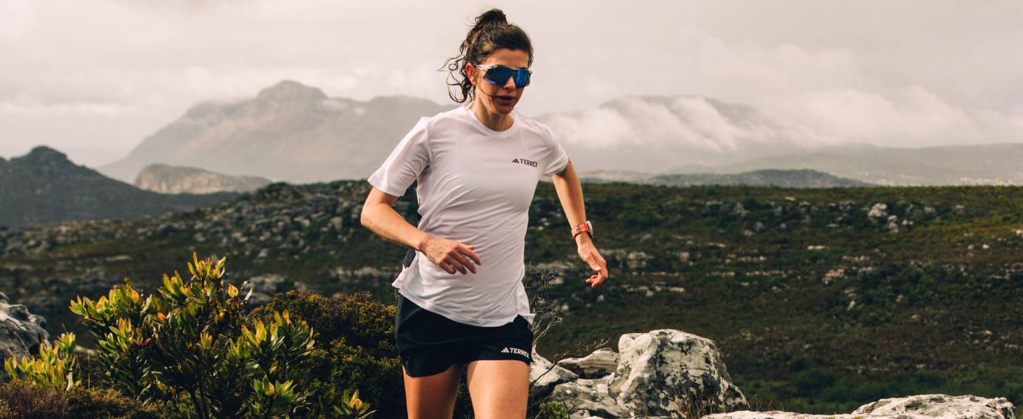 Жіночі трейлові кросівки adidas Terrex Tracefinder 2 Climaproof, 37 1/3 EU, чорний/сірий