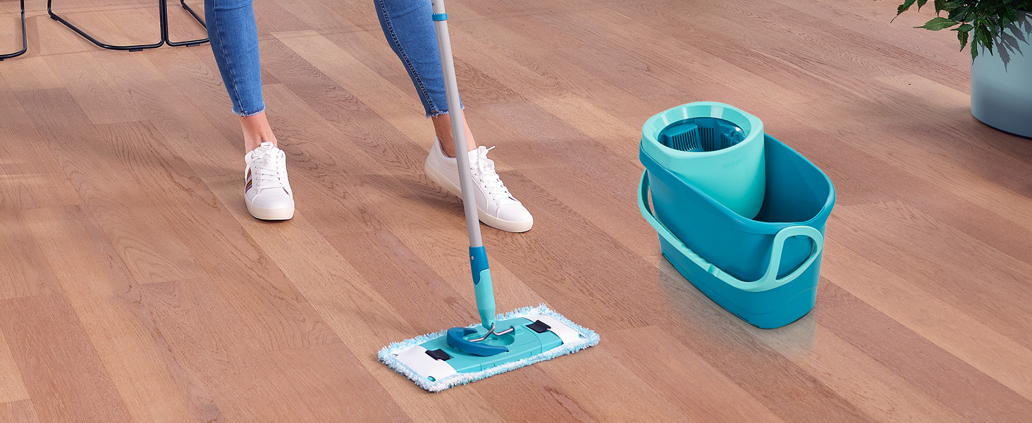 Leifheit CLEAN Twist M Ergo 2.0 – набір для прибирання: плоска швабра з мікрофібри для вологого догляду за паркетом, ламінатом і дерев'яною підлогою, система віджиму, Click-System, насадка Supersoft