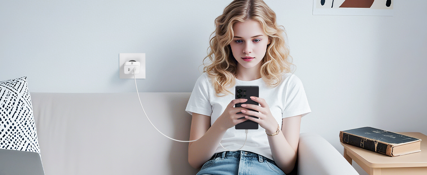 Мережевий зарядний пристрій ZKAPOR з USB-C, 4 порти, 45W, білий. Підходить для iPhone 16/15/14, Samsung Galaxy, Huawei, iPad.