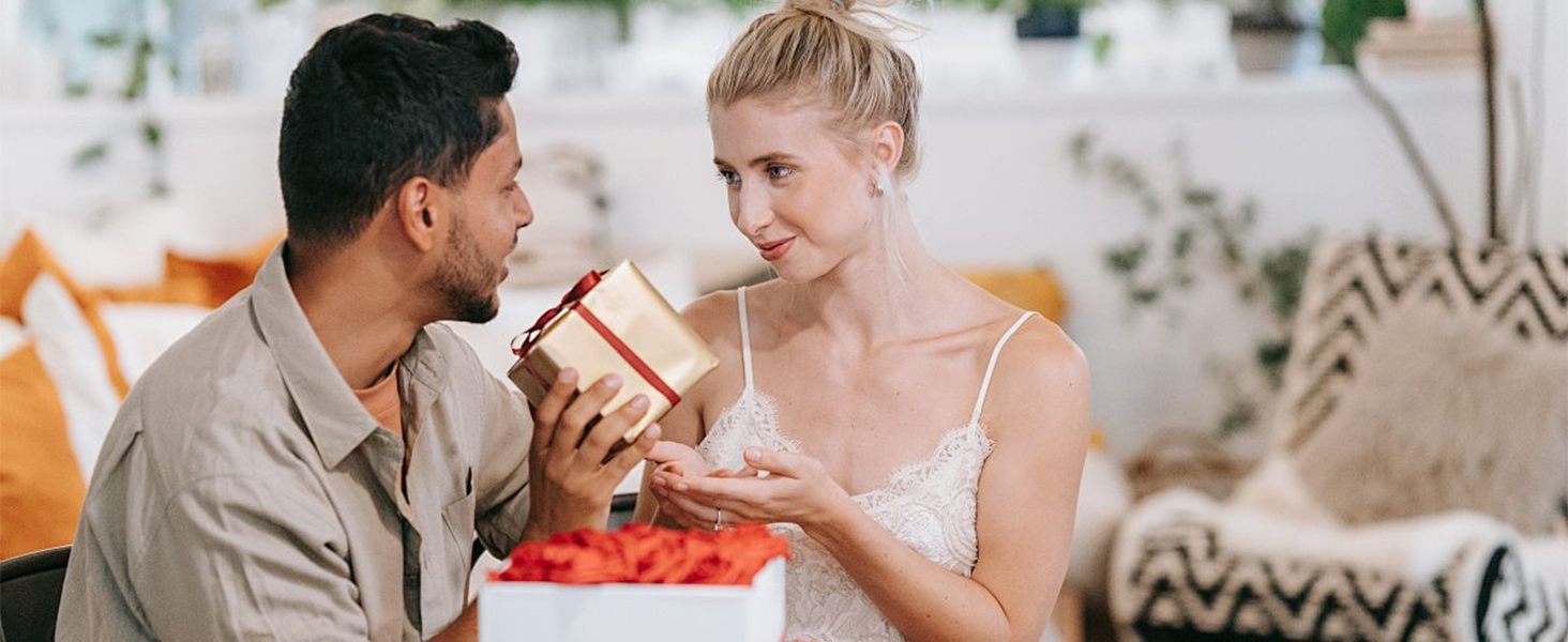 Електричний жіночий тример 5-в-1 для тіла та обличчя, бездротовий, для вологого та сухого гоління, білий. В комплекті: 2 змінні насадки.