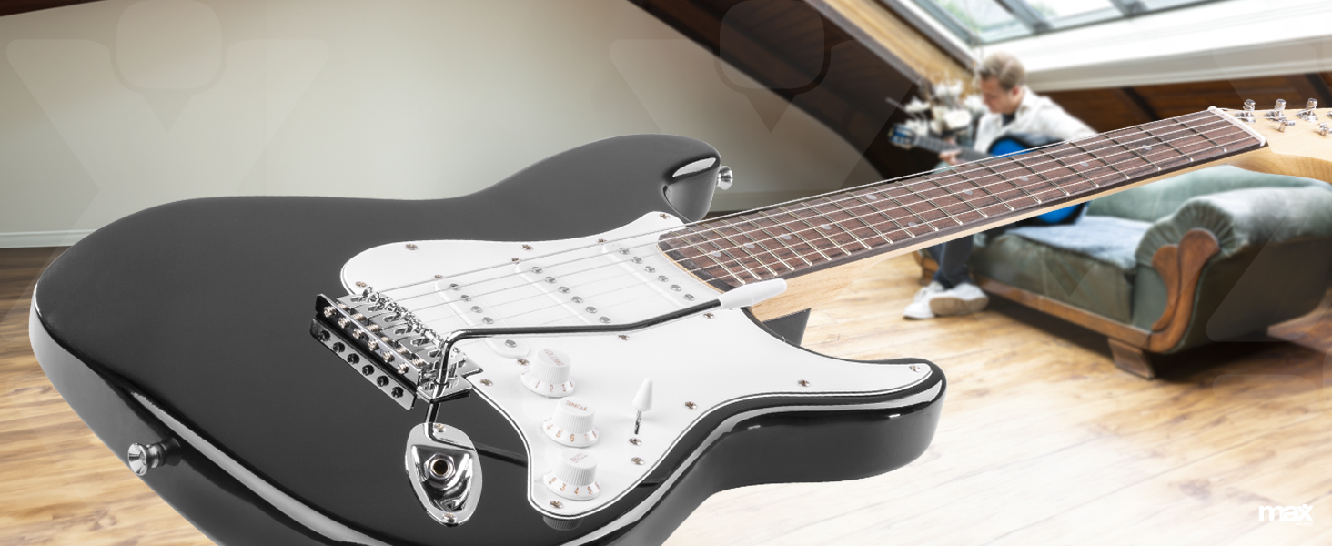 Електрогітара Max GigKit Strat Style 4/4 з підсилювачем 40W, аксесуарами та чохлом, чорна