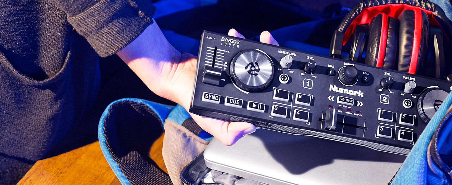 DJ контролер Numark DJ2GO2 Touch: 2-канальний, компактний, з мікшером та аудіоінтерфейсом, Serato Lite
