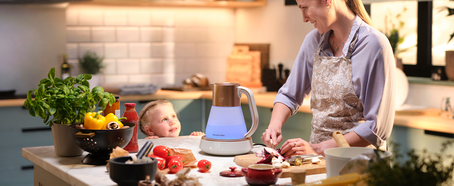 Електричний чайник Russell Hobbs зі скла 1,7 л з регулюванням температури 40-100°C, LED-підсвіткою, тихою технологією кип'ятіння, функцією підтримки тепла, цифровим дисплеєм, сенсорним управлінням, 2400 Вт, модель Calm 27450-70