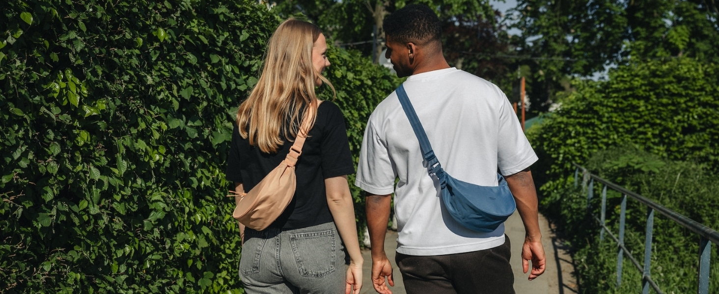 Сумка через плече LARKSON Solveig Medium бежева - Містка напівмісяць, водонепроникна (6.5 л)