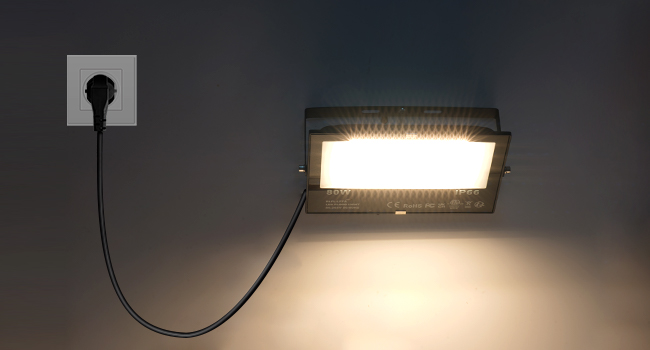 Світлодіодний RGB прожектор DUSKTEC 80W для вулиці, диміруємий, з керуванням через додаток, Bluetooth, з вилкою, зміна кольору, тепле біле світло, водонепроникний IP66, для саду, комплект 2 шт. (30 Вт)