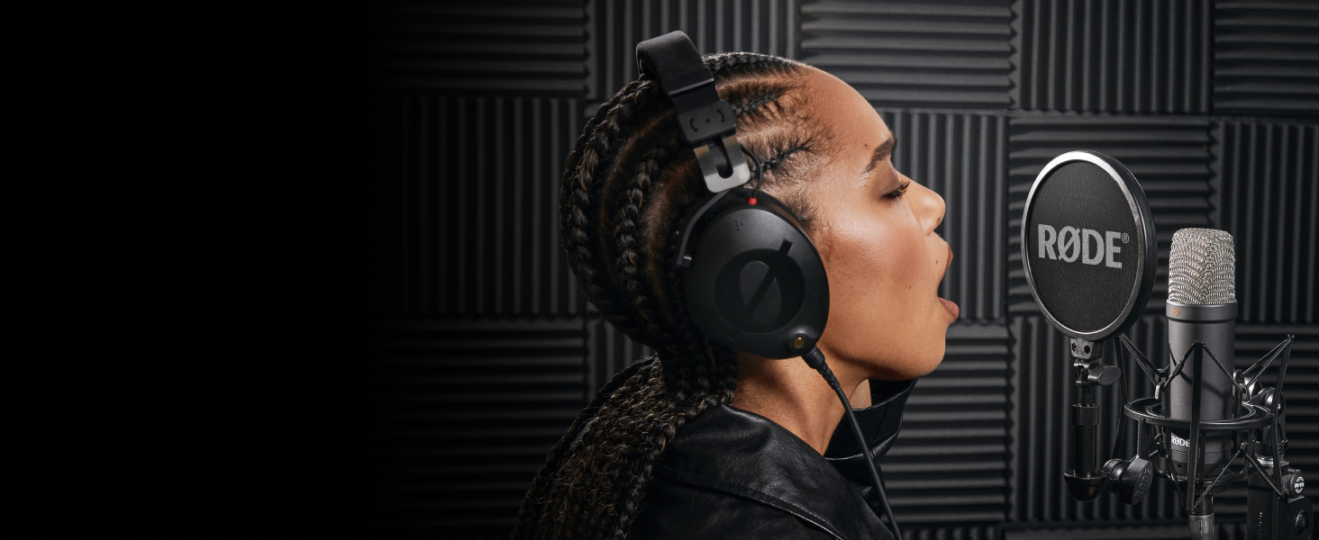 Мікрофон RØDE NT1 Signature Series: конденсаторний, з поп-фільтром, XLR-кабель для запису вокалу, музики, стрімінгу та подкастингу, чорний