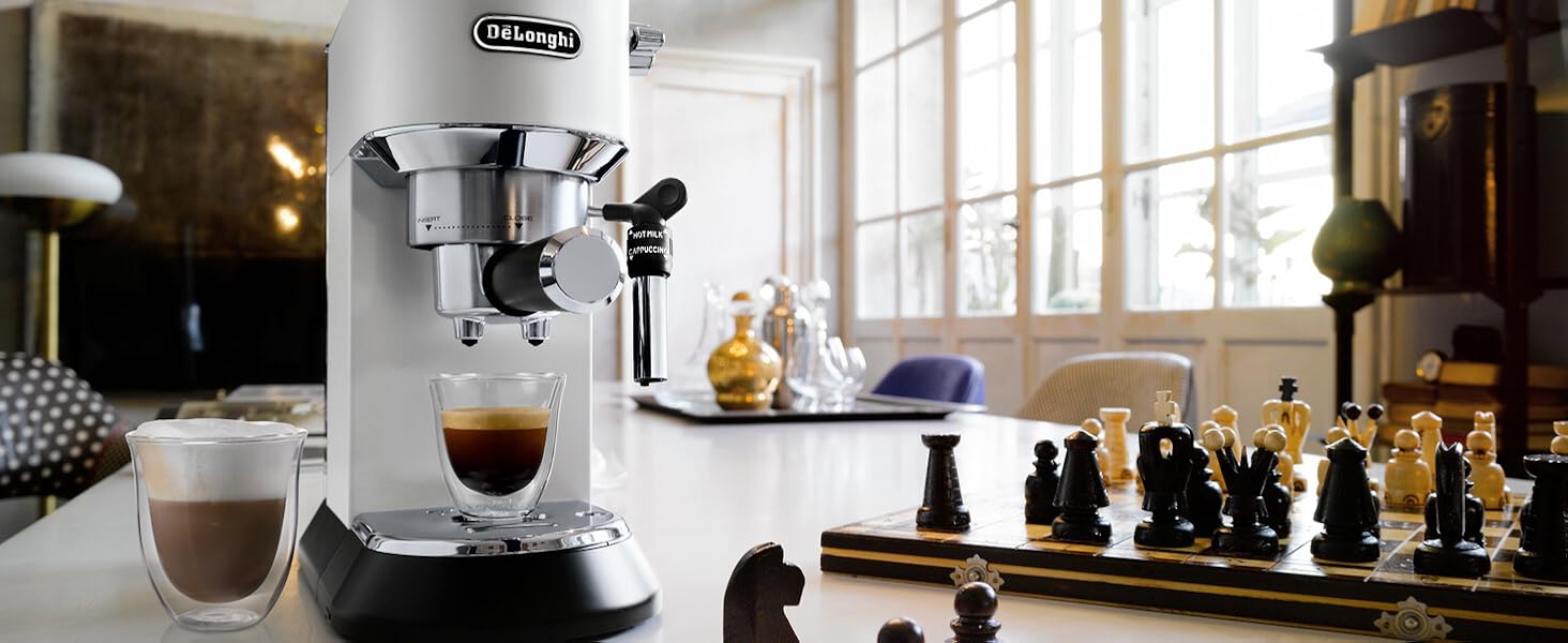 Еспресо-машина De'Longhi Dedica Style EC 685.W - компактна, з професійною капучинатором, для E.S.E. Pads, білий колір