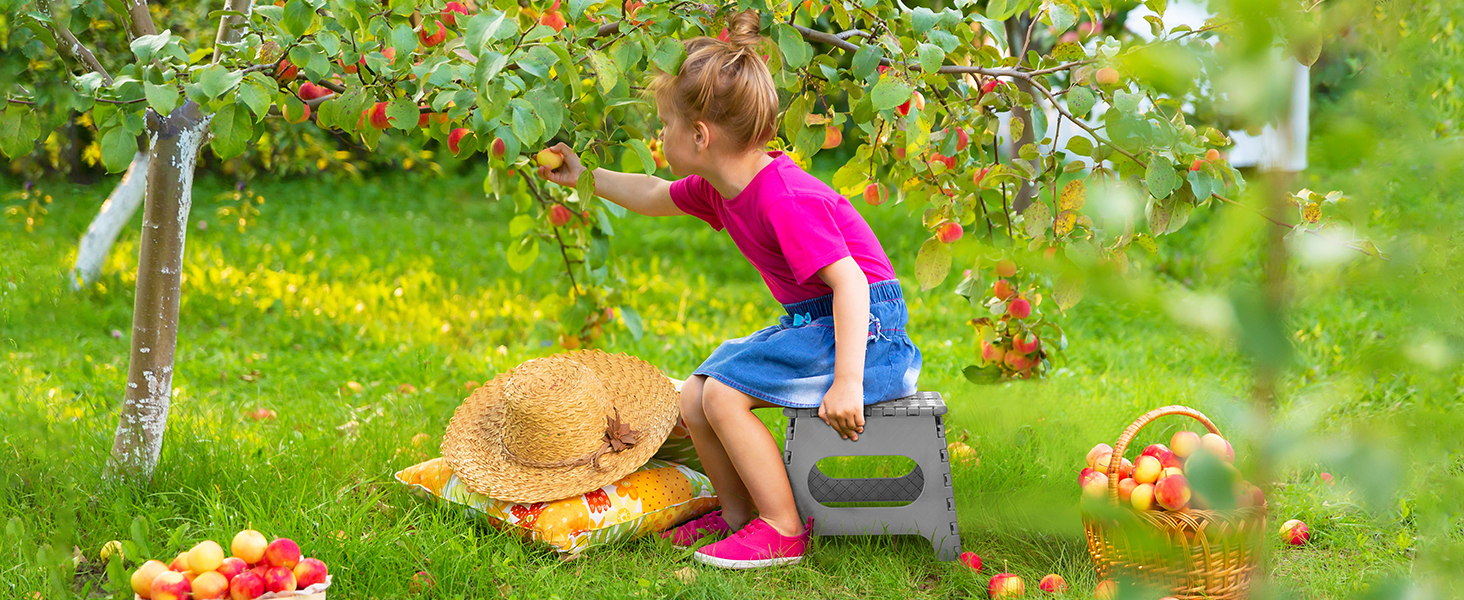 Складний табурет HOUSE DAY 27см чорний: міцний, з антиковзними ніжками та ручкою, для кухні, ванної, дитячої кімнати, кемпінгу (сірий)