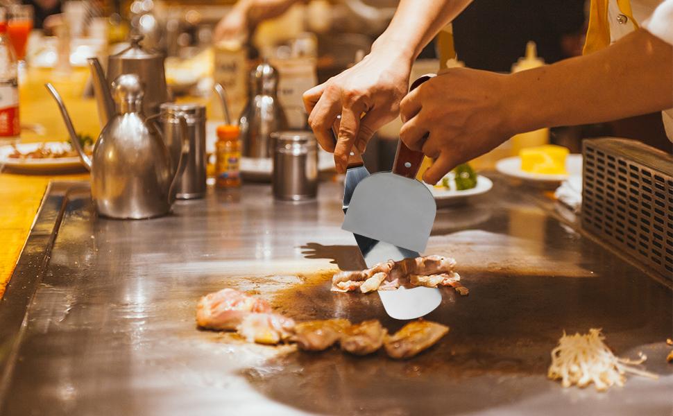 Набір інструментів для гриля MAIKEHIGH: 8 штук з нержавіючої сталі. Професійний шпатель, лопатка, щипці для BBQ, Teppanyaki, кемпінгу та гриля на плоскій поверхні.