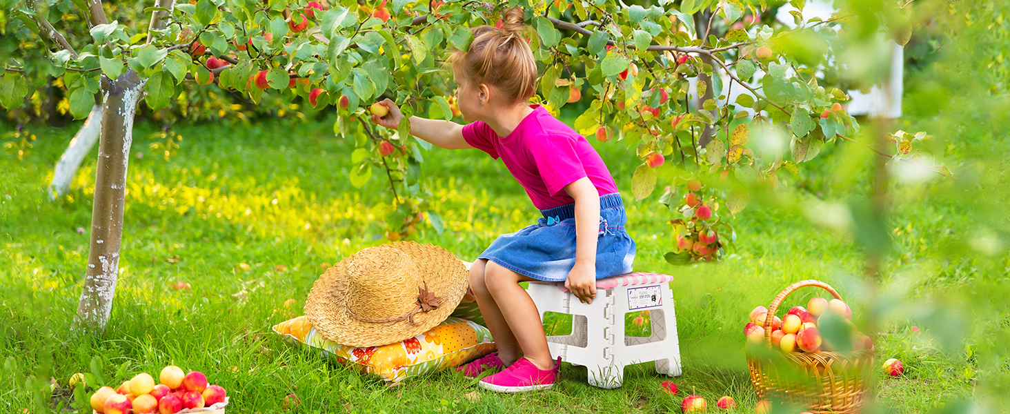 Складний табурет HOUSE DAY 22см, рожевий та білий. Стабільний, легкий, з антиковзким покриттям. Ідеально для дітей, ванної кімнати, кемпінгу, пікніка та дому.