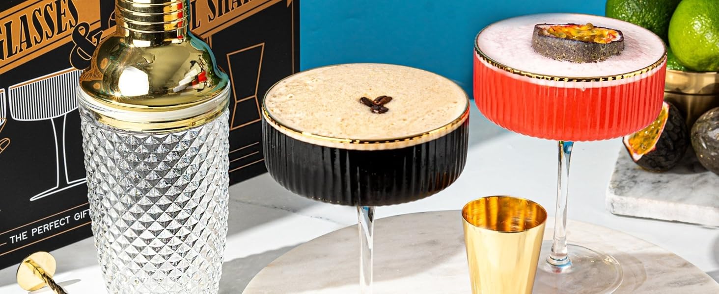 Набір для коктейлів Vemacity: шейкер (500 мл) + 2 келихи Espresso Martini з золотим обідком, барна ложка та джиггер | Набір бармена | Келихи та шейкер для коктейлів | Ідеальний подарунок на Різдво та Новий рік. Золотий шейкер та класичні келихи Martini