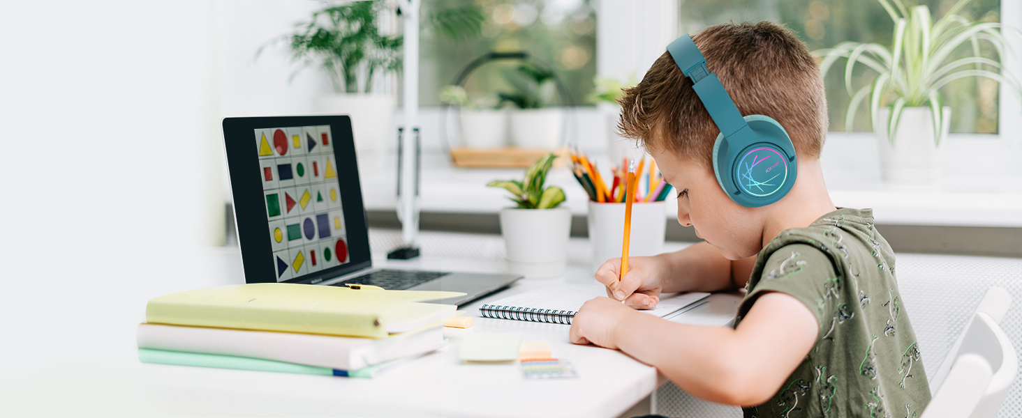 iClever Bluetooth навушники для дітей з LED-підсвіткою, обмеження гучності 74/85dBA, 43 години роботи, стерео звук, Type-C, AUX-кабель, Bluetooth 5.3, для планшетів/подорожей (Турквіс)