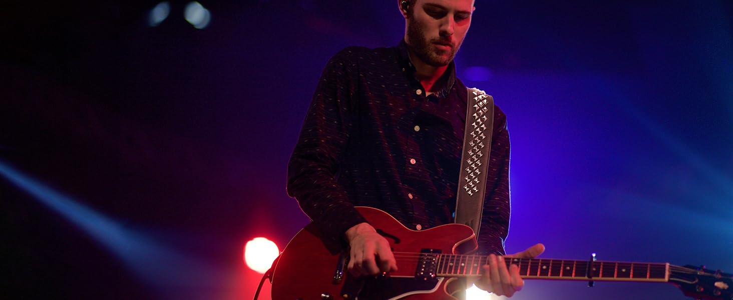 Гітарний ремінь Nefelibata з повном'якої шкіри, з підкладкою з піни, з срібними заклепками, для електро-, акустичної та бас-гітари (2,5' ширини, карбон-чорний), з хрестом