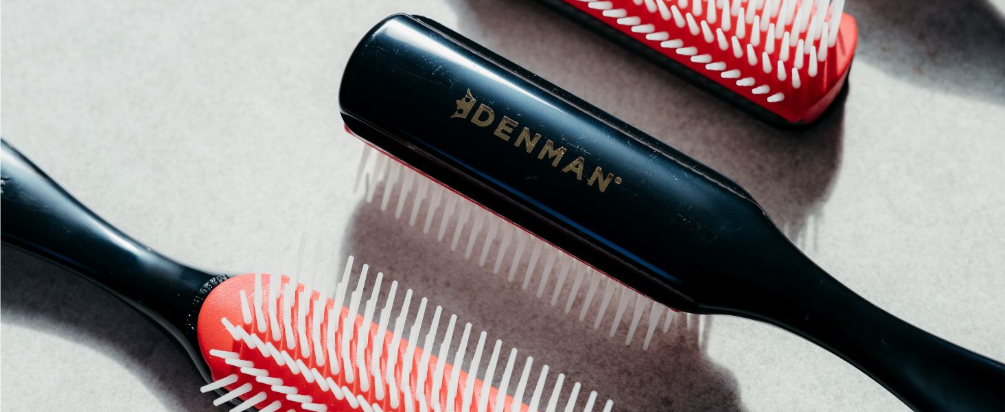 Щітка для кучерявого волосся Denman D3 (African), 7-рядна стилістична щітка для розчісування, розділення, формування та визначення локонів – для жінок та чоловіків (чорний/червоний)