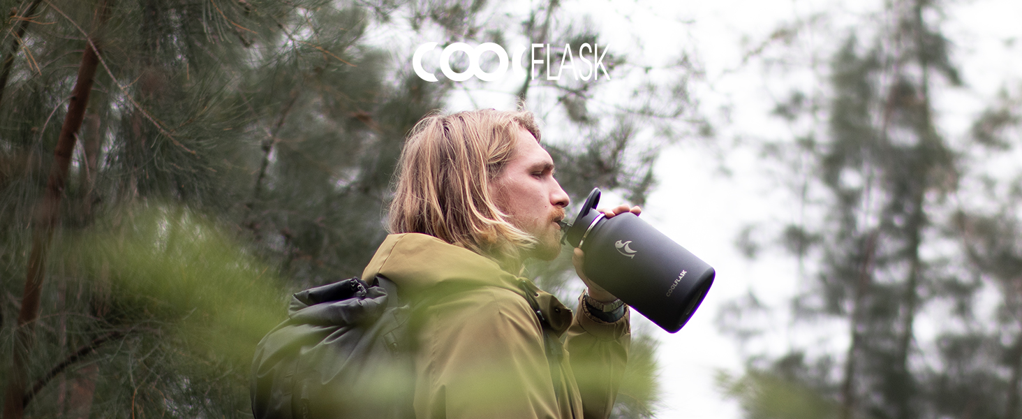 Термобутилка Coolflask 2 л з нержавіючої сталі з PU-чохлом, ізольована пляшка для води з кришкою-соломинкою, тримає холод 48 годин і тепло 24 години, Polar Black