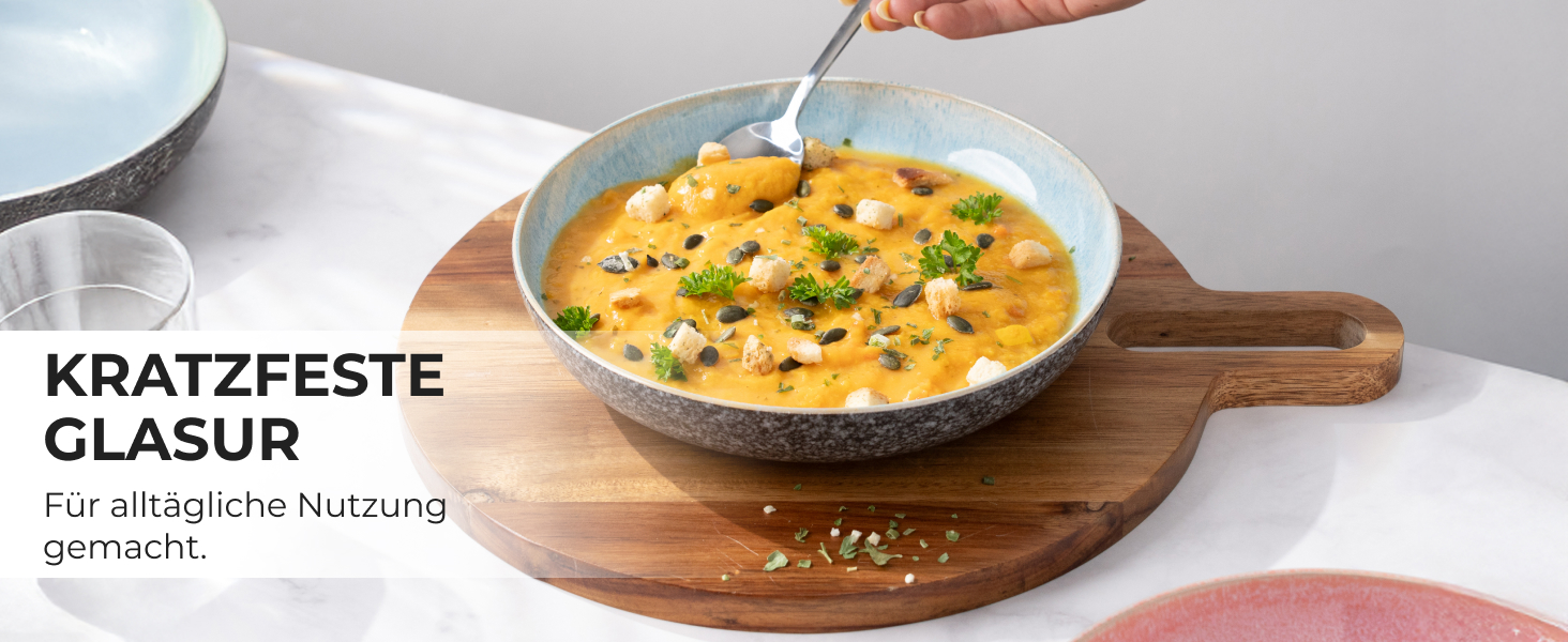 Набір посуду Miamio Las Palmitas (24 предмети) для 6 осіб: тарілки, чашки, супові тарілки, миски для каші/пасти. Можна мити в посудомийній машині, використовувати в мікрохвильовій печі та духовці.