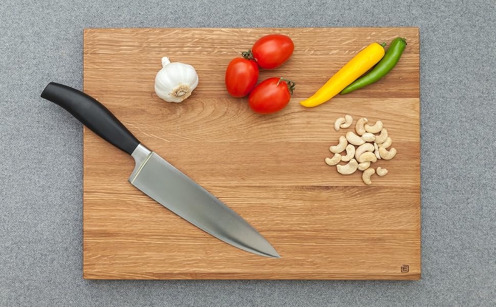 Cutting and Serving Board made of high-quality oak, 40 x 30 cm | Antibacterial kitchen board from Europe | Serving board, breakfast board, solid wood board