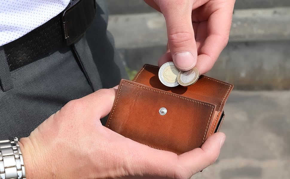 Стильне шкіряне картхолдер Solo Pelle Mech (коньячний) з RFID захистом: 11 карт, кишеня для купюр та монеток