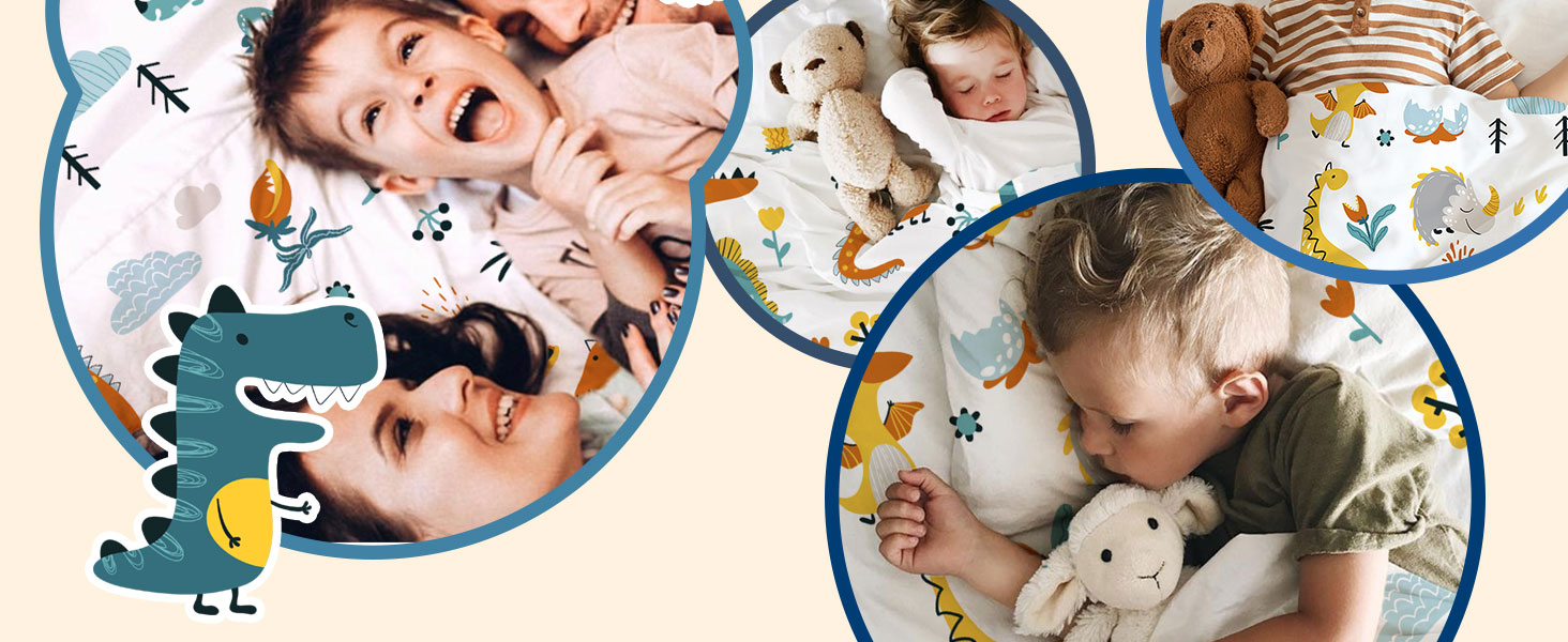 Комплект постільної білизни для ліжечка DJDEA для хлопчиків з динозаврами, 100x135 см, мікрофібра, 2 шт. (простирадло 100x135 см + наволочка 40x60 см)