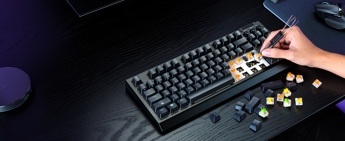 Механічна ігрова клавіатура Razer BlackWidow V4 TKL з зеленими перемикачами (RGB Chroma, 6 макро-клавіш, Doubleshot ABS-кейкапи, QWERTY US-розкладка)