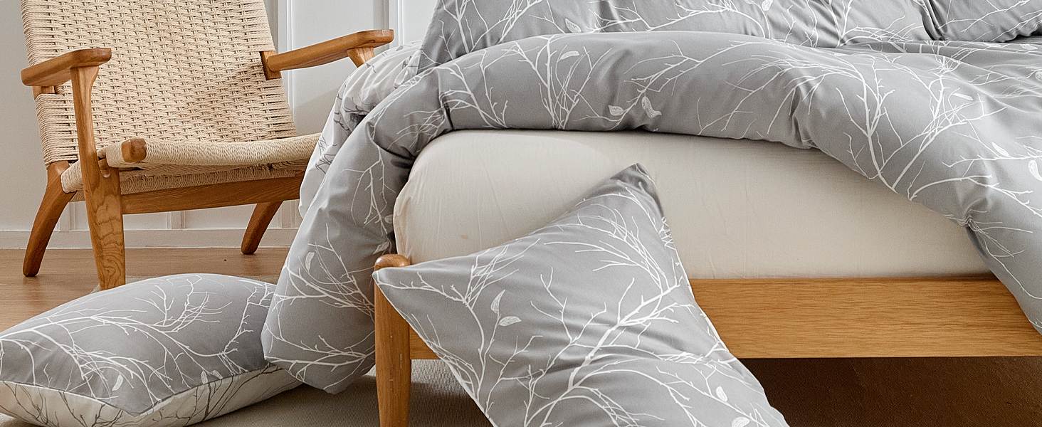 Постільна ковдра Lekesky 135x200 4-х частинна - 2 наволочки 135x200 см + 2 наволочки 80x80 см, квітковий принт, сірий поліестер мікрофібра з блискавкою, гілки сірий/білий