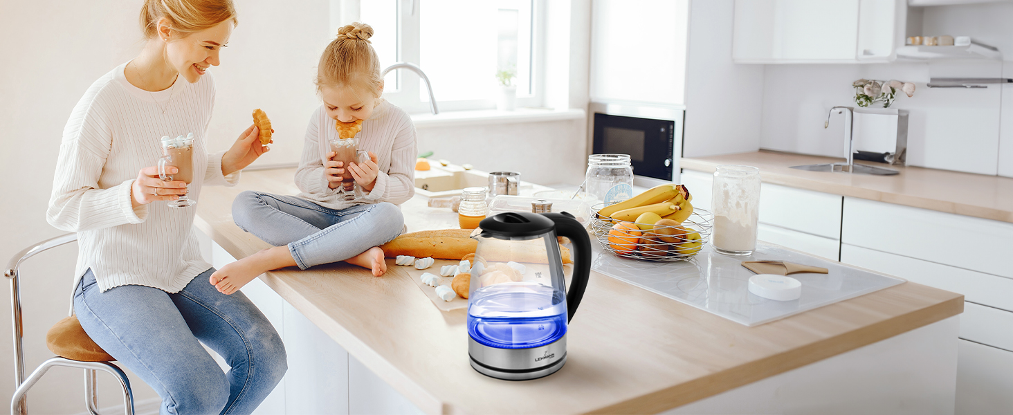 Скляний електрочайник Lehmann LHOEK-2220, 2 л, 2200 Вт, з LED-підсвічуванням, захистом від перегріву та автоматичним відключенням