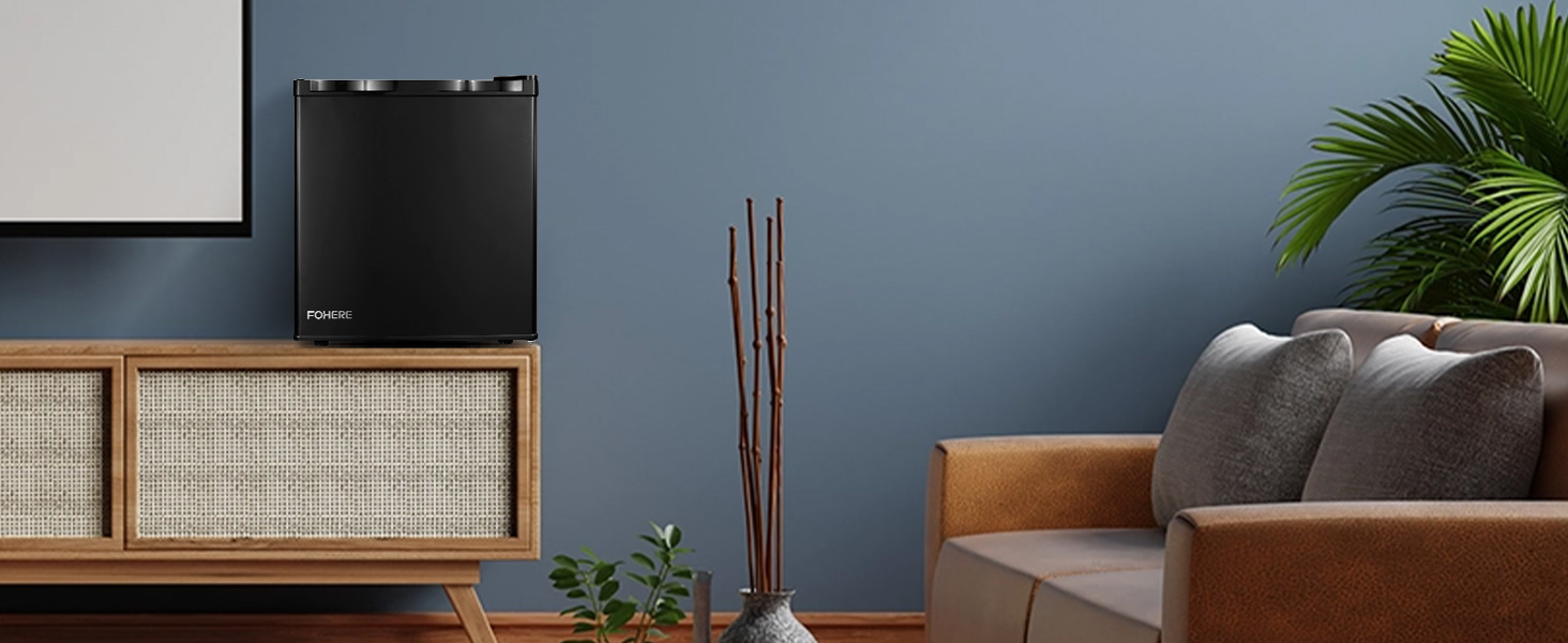 Міні-холодильник 46л з відділенням для льоду, чорного кольору. Енергоефективний, з регулюванням температури та змінним напрямком відкривання дверцят. Ідеально підходить для кухні, офісу, спальні, готелів та невеликих квартир.