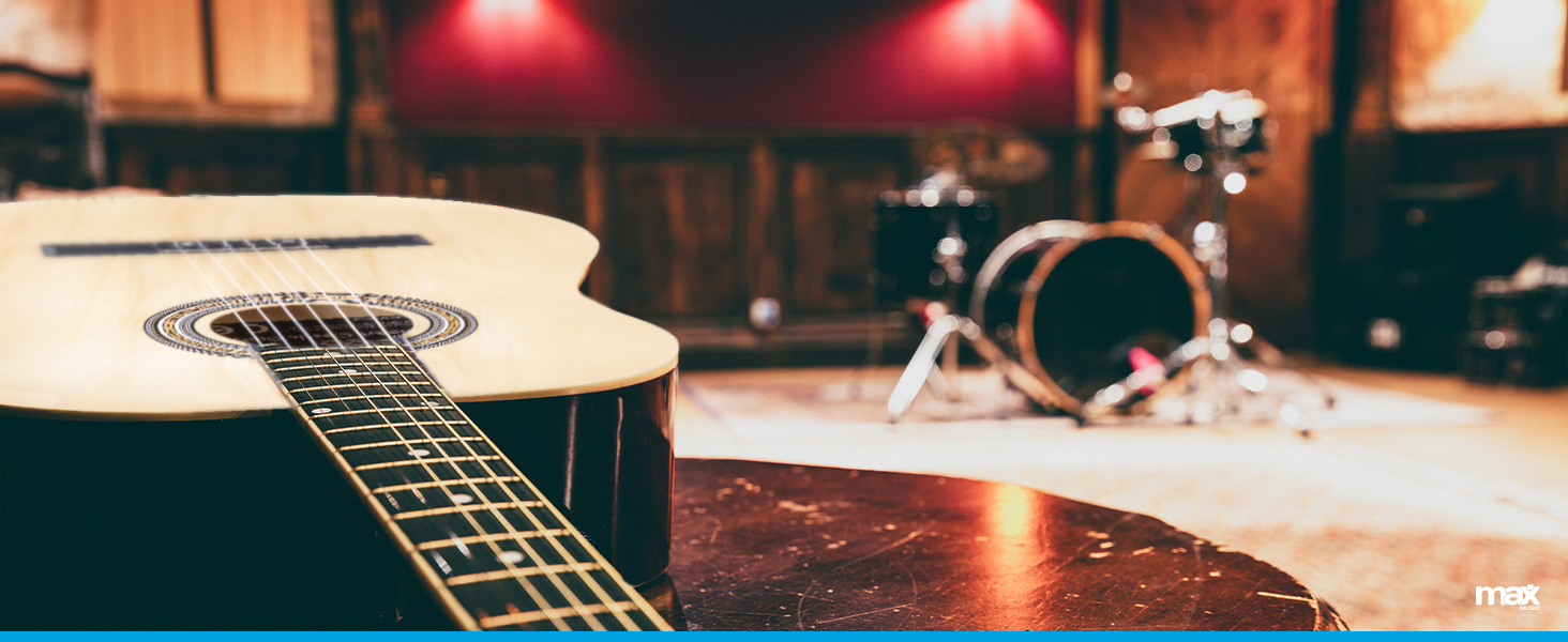 MAX SoloArt Акустична гітара 4/4 для початківців - Комплект з чохлом, тюнером, медіатором, ременем та аксесуарами