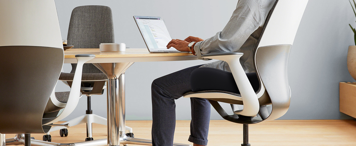 Ортопедична подушка для сидіння Benazcap Donut – для офісного крісла, авто та інвалідного візка. З ергономічної піни пам'яті для геморою, ішіасу, вагітності та після пологів (чорний)