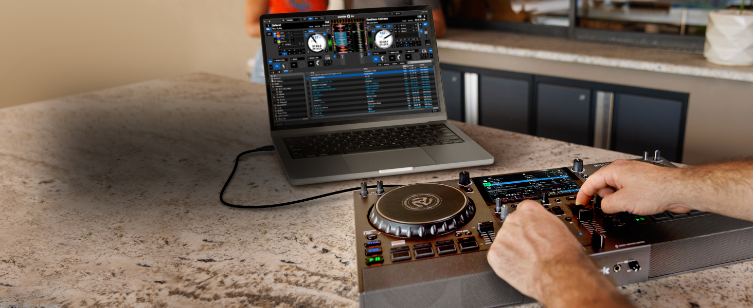 Numark Mixstream Pro Go: Портативний DJ-контролер з акумулятором, мікшер з розділенням STEM, динамік, Wi-Fi, сенсорний екран, сумісний з Serato DJ